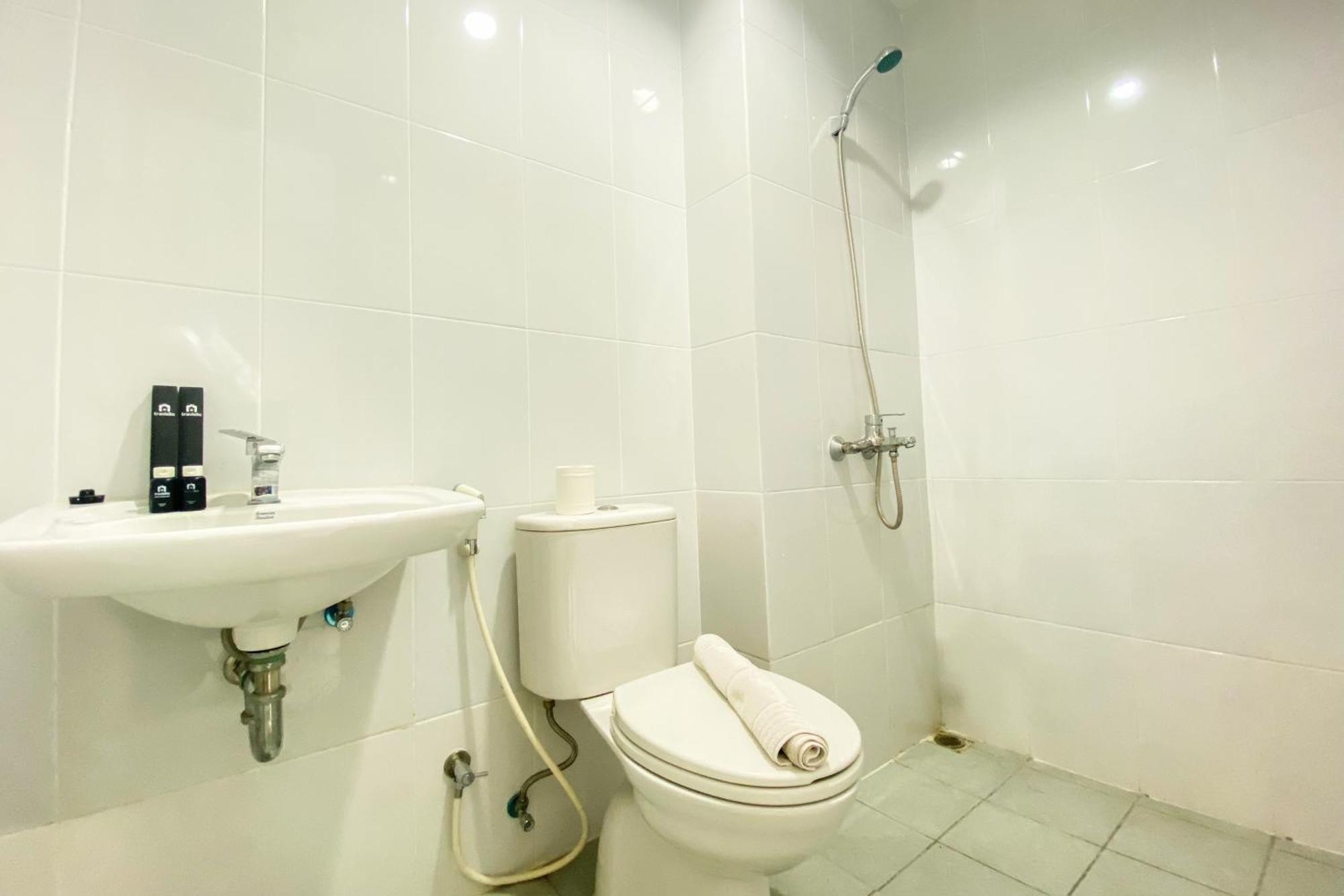 Comfort 1br At Patraland Urbano By Travelio Bekasi